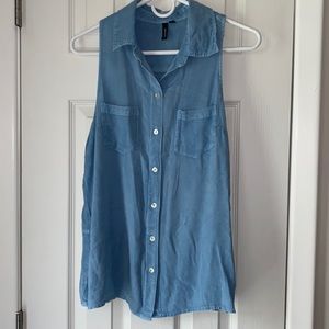 Lightweight light blue Tank